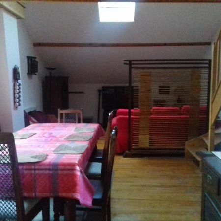 Appartement En Loft 50M2 Dans Maison Avec Chambre En Mezzanine Et Canapes Lits Dans Salon Saint-Pierre-de-Chartreuse Exterior photo